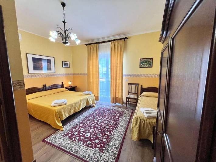 Casa vacanza per 3 persone, con balcone e panorama in Randazzo