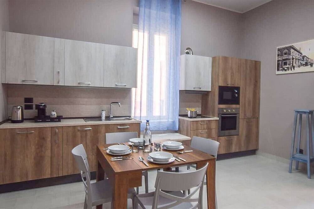 Charming 3-bedroom estate with Ac, Wifi in Reggio Calabria in Regio de Calabria, Costa Tirrénica Calabria