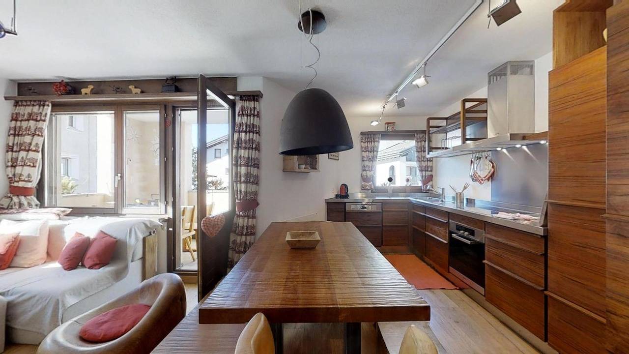 Appartement entier, Appartement de vacances pour 6 personnes avec balcon in Furtschellas, Segl
