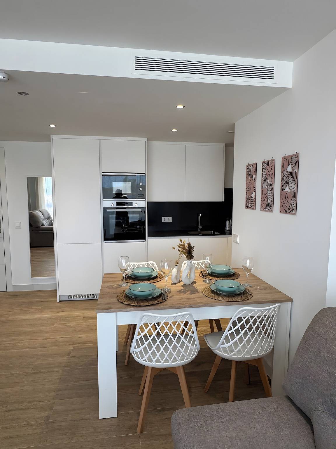 Entire apartment, Apartment 'Luxury and Caribbean Beach in Estepona' with Sea Views, Wi-Fi and Air Conditioning in Estepona, Costa del Sol