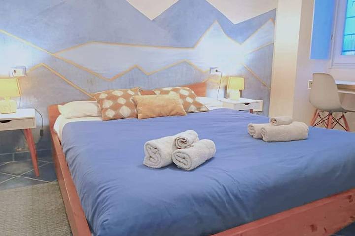 Appartement entier, Bel appartement deux pièces, soigneusement meublé, situé au rez-de-chaussée de la Via Pertossi, dans le centre historique d’Arona.Casa Azzurra est un appartement de 52 m² avec climatisation, comprenant un séjour/cuisine avec canapé-lit double, t in Arona (Lago Maggiore), Commune de Arona