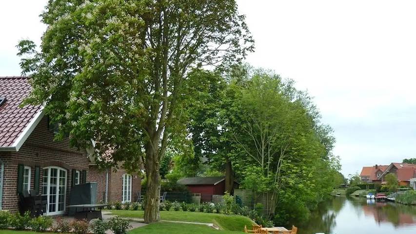 Ferienhaus für 8 Personen, mit Garten und Whirlpool sowie Terrasse und Sauna in Greetsiel