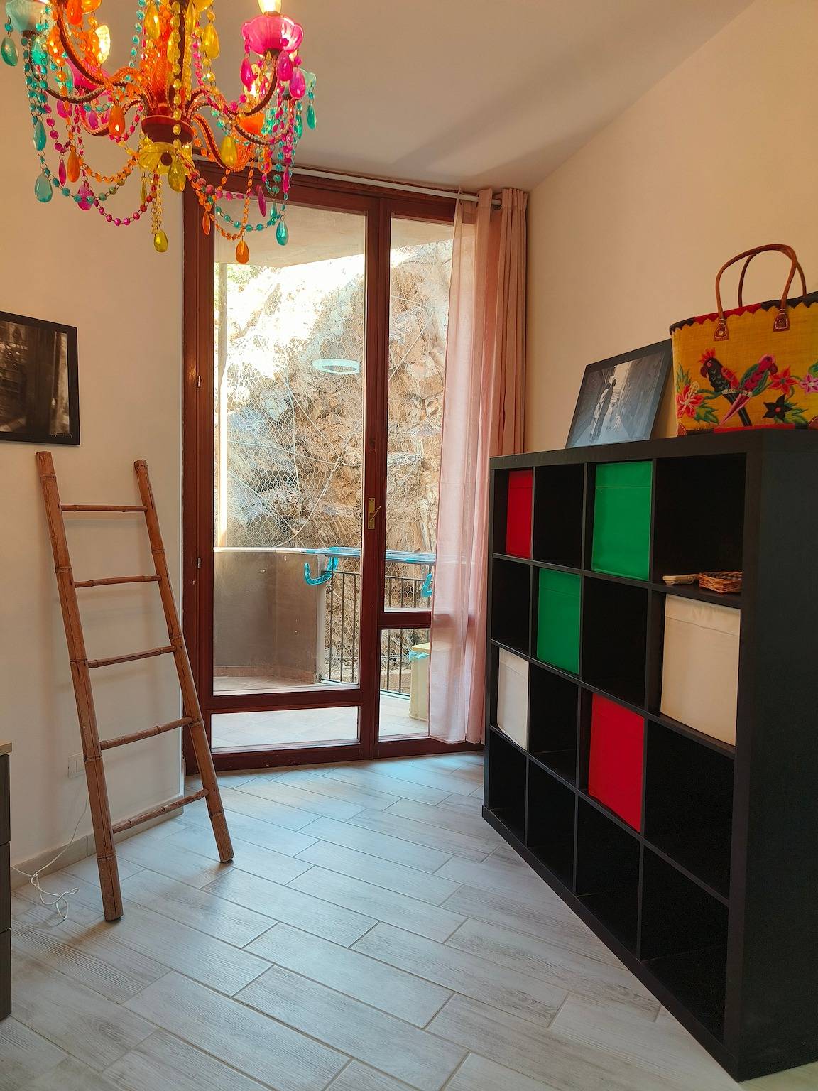 Apartamento entero, Apartamento 'Casa Aldo' con vistas a la montaña, piscina compartida y balcón in Teulada (Italia), Provincia de Cagliari