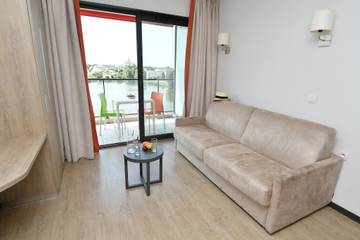 Gîte pour 4 personnes, avec piscine dans Plage du Lac de Bordeaux