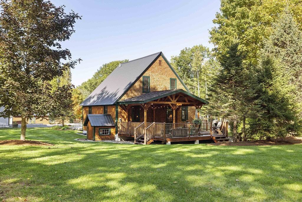 Central Escape is the perfect getaway for families and groups looking to explore New Hampshire’s Lakes Region and White Mountains. Relax in the private year-round hot tub, walk to Squam Lake, and enjoy easy access to skiing, hiking, and local dining in Center Harbor, Squam Lake