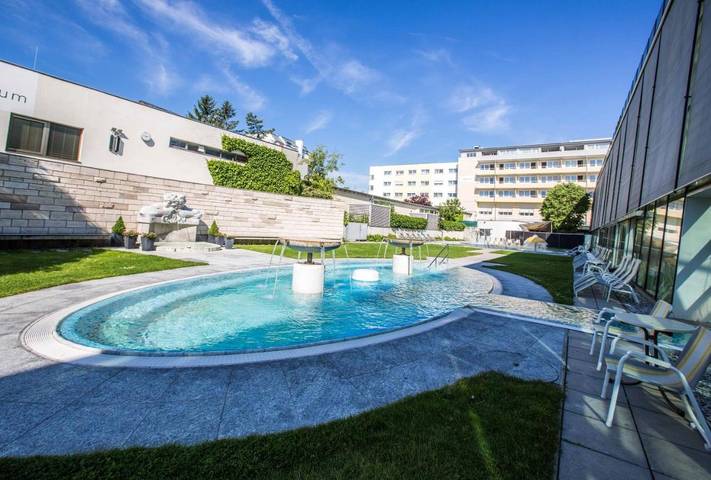 Hotel für 3 Personen, mit Balkon und Terrasse sowie Whirlpool und Garten in Baden bei Wien