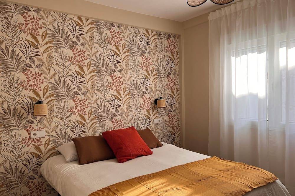 Appartamento intero, Charming and bright T3 completely renovated, located 10 minutes walk from downtown. in Gijon, Costa Verde (Spagna)