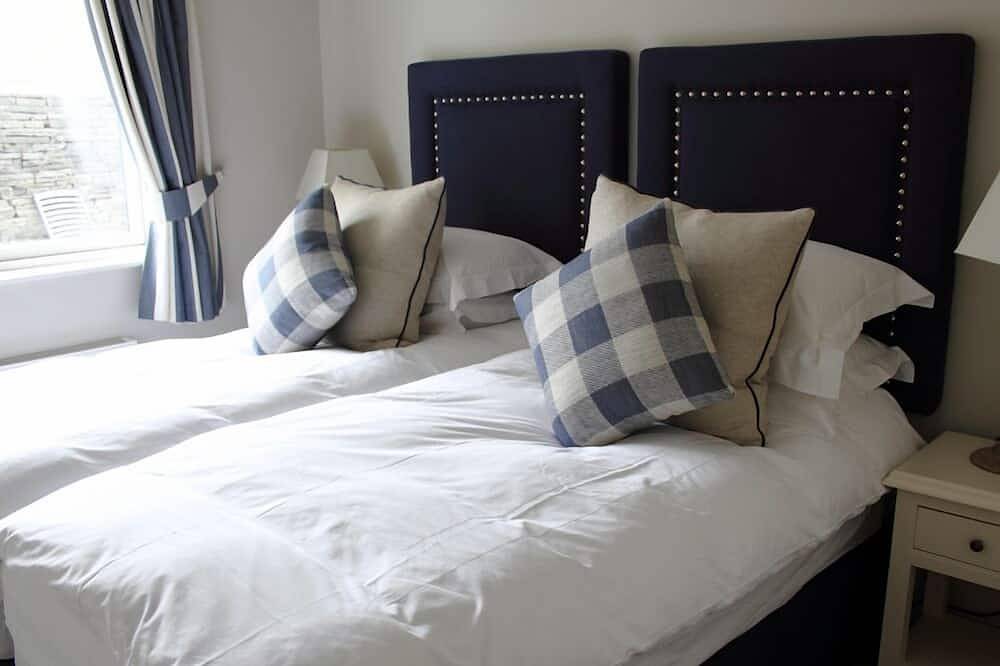 Luxury 4 bedroomed lodge beside Lahinch Golf Course in Lahinch, County Clare