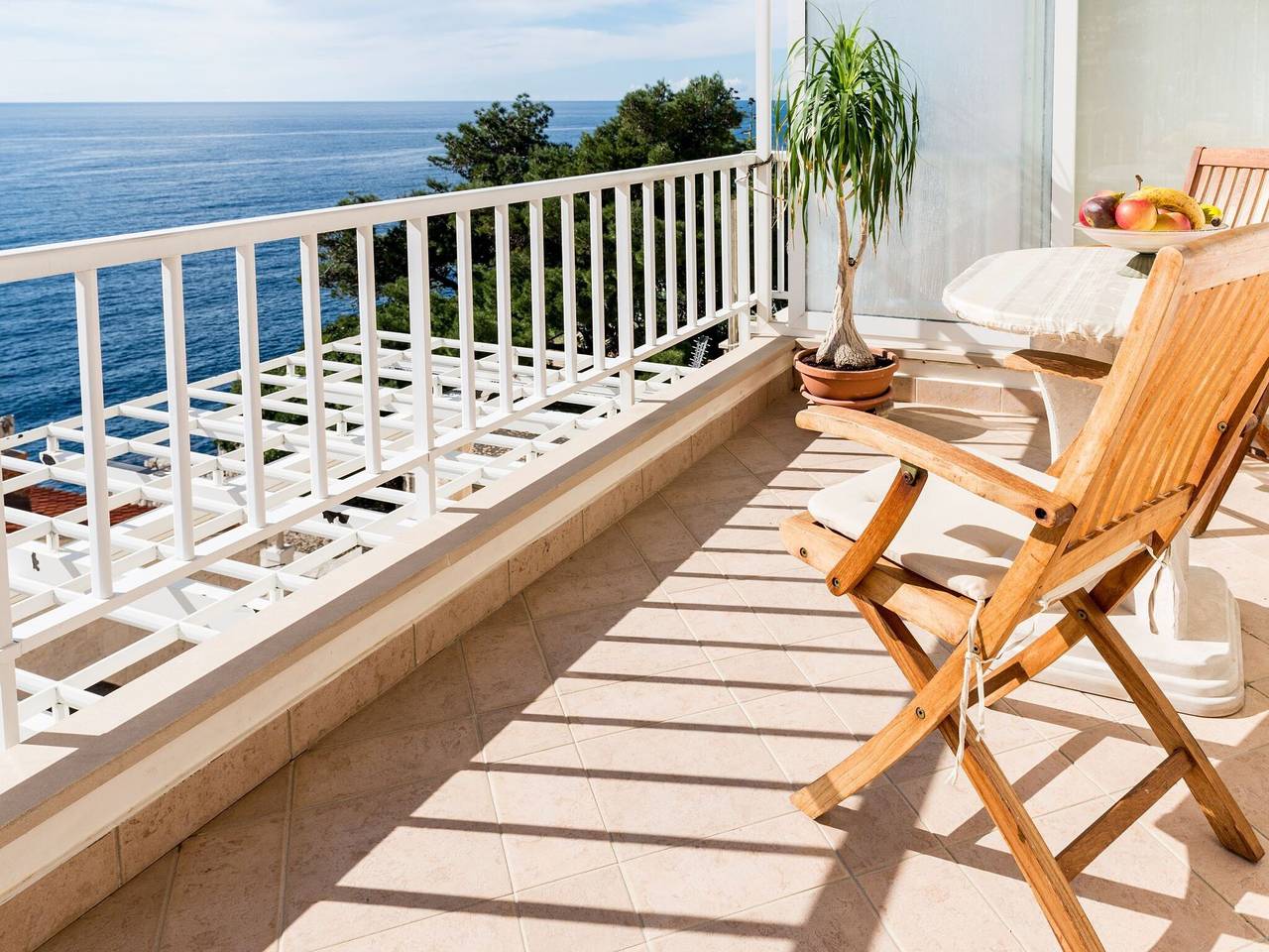 Entire apartment, Apartment Paco - Three-Bedroom Apartment with Balcony and Sea View in Plaža Bellevue, Grad Dubrovnik