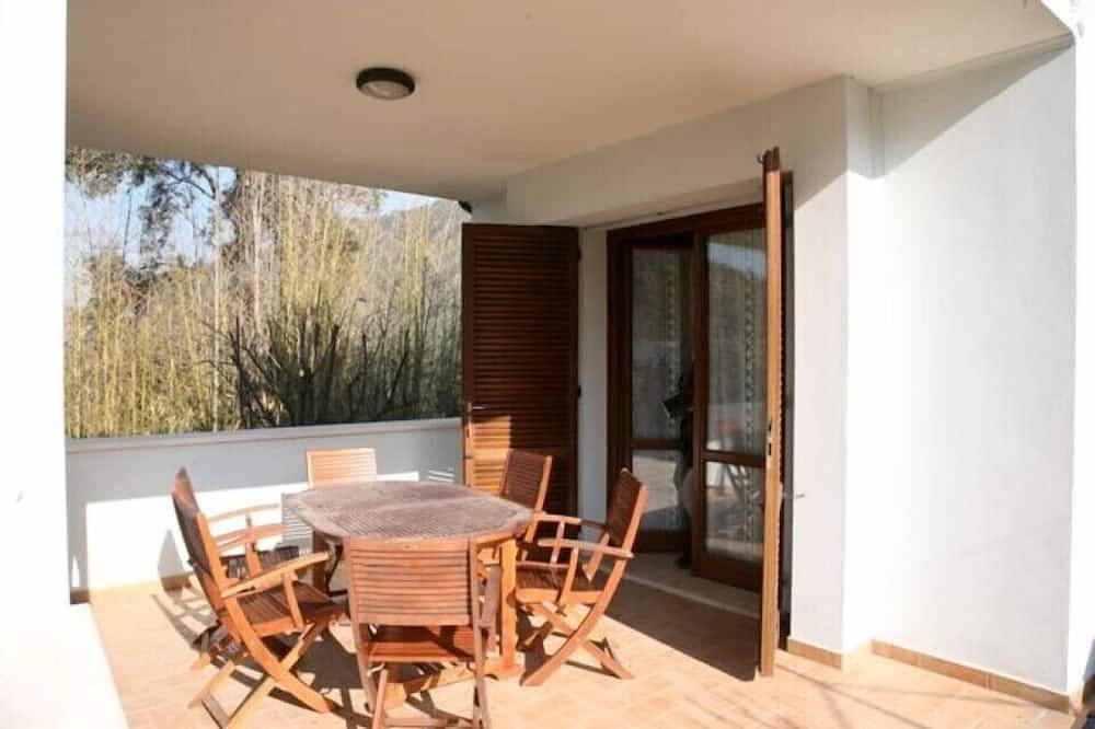 New beautiful villa, close to the sandy beach. Large terrace. Garden. in Pietrasanta, Costa de la Maremma