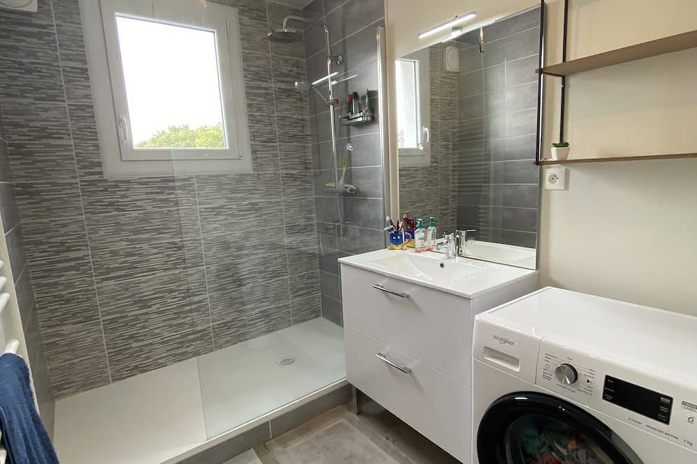 Appartement entier, Superbe logement situé en centre-ville avec parking in Troyes, Aube