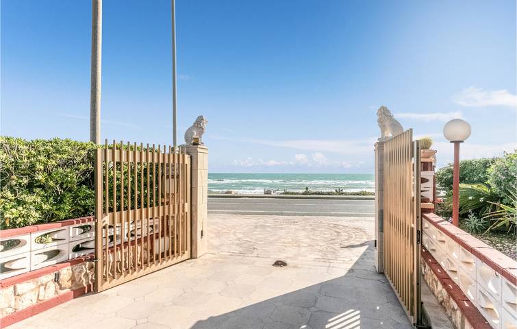 Apt de 110m2 avec vue sur la mer et parking, 200m de B Asilico in Santa Maria del Focallo, Ispica