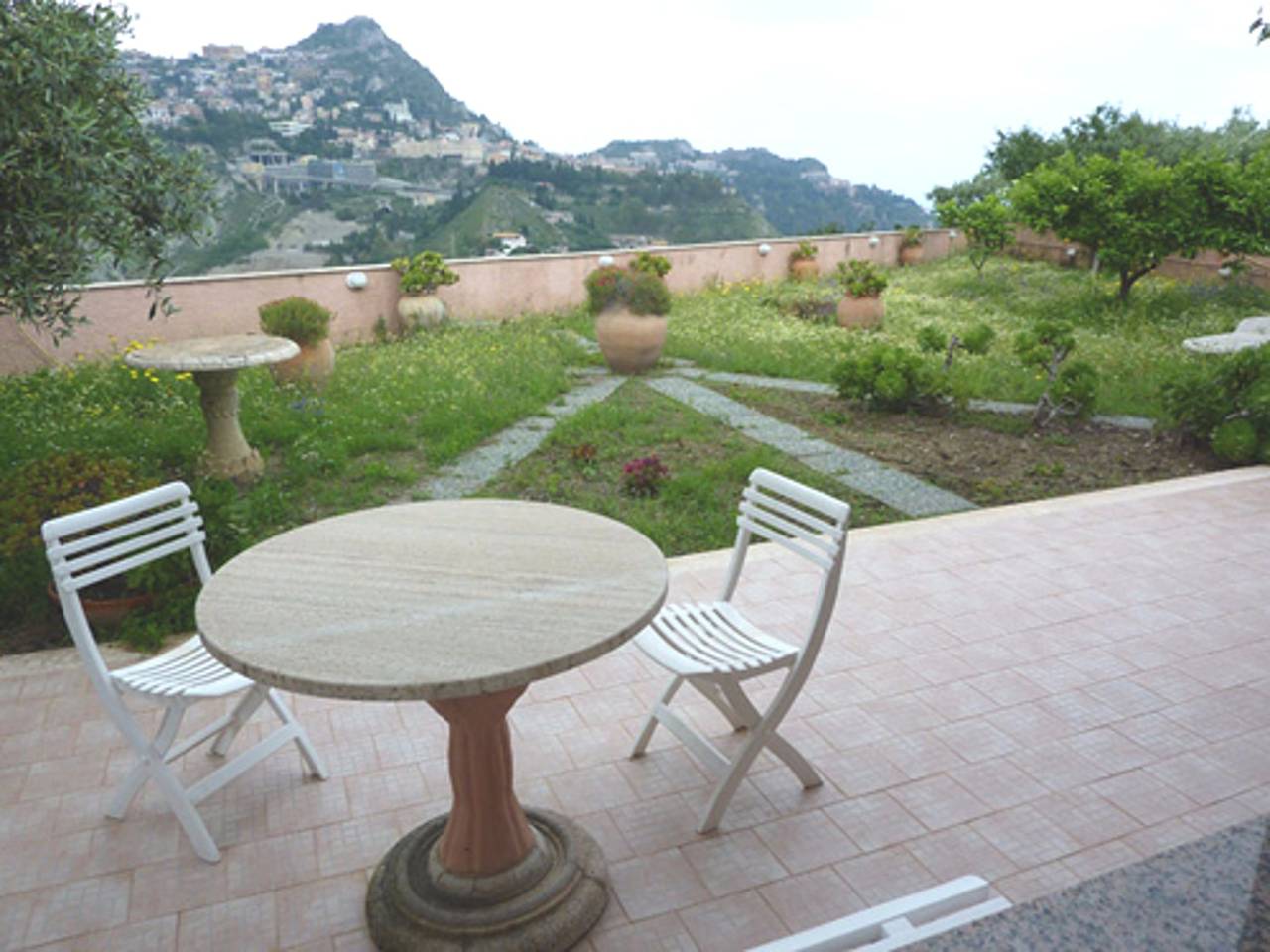 Appartamento intero, Appartamento spazioso a Taormina - Vista giardino in Castelmola, Provincia di Messina
