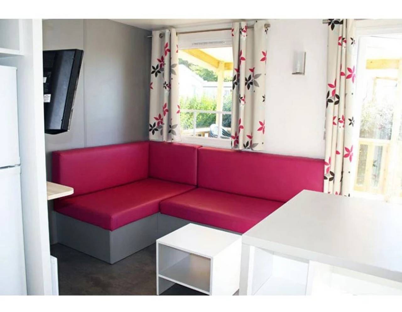 Zecamping 3* familial piscine chauffée dog friendly mobil-home Tv Bbq in Argentonnay, Deux-Sèvres