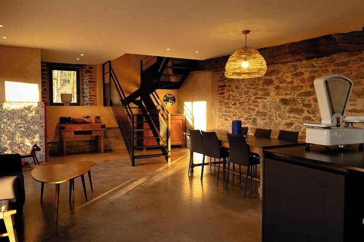 Location de vacances pour 8 personnes, avec jardin à Gagnac-sur-Cère