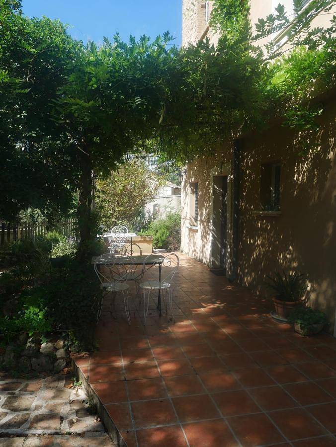 Location de vacances pour 2 personnes, avec Terrasse et Jardin ainsi que Piscine et Vue à Vénéjan - 2