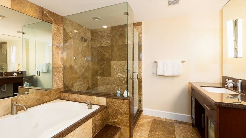 Vacation rental for 6 people, with hot tub and pool as well as balcony in Key Largo