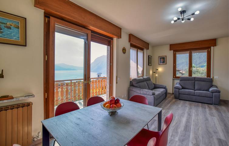 Appartamento intero, Grazioso appartamento di 90mq con garage, terrazza e WiFi, a 800m dal lago d'Iseo in Riva di Solto, Comune di Riva di Solto