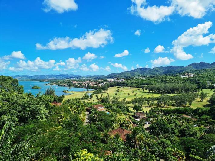 Appartement de vacances pour 4 personnes, avec vue ainsi que piscine et jardin, animaux acceptés