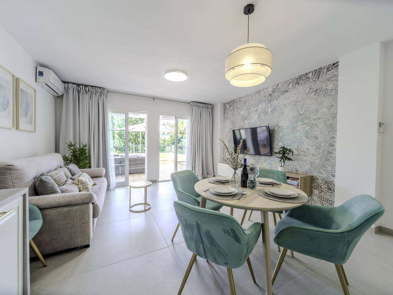 Jardines de Burriana Deluxe à 400m de la plage, piscine et terrasse privées in Playa de Burriana, Nerja
