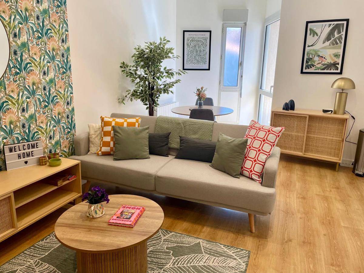 Appartement entier, Stylish Apartment with Balcony - Very Central - Long Stays and Pets Welcome in Carcassonne, Région de Carcassonne