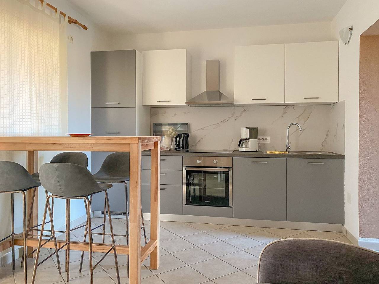 Geheel appartement, Renoviertes Apartment mit privater Terrasse, Wifi, Parkplatz bei Novigrad in Mareda, Regio Umag