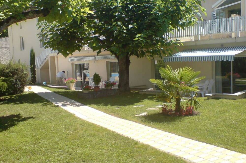Apartamento entero, T3 apartment with pool for 4/6 people in Souillac, Lot