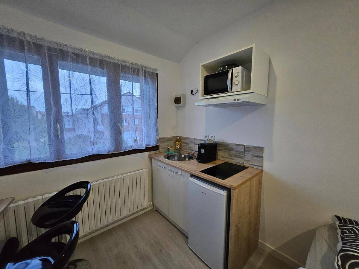 Appartement entier, One-Bedroom Apartment in Neuilly-sur-Marne, Seine-Saint-Denis