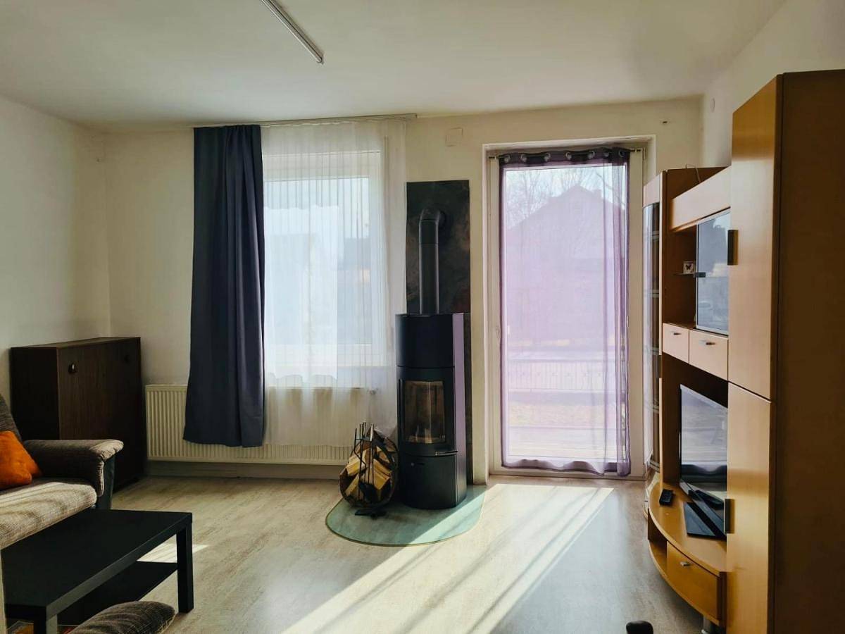 Ganze Wohnung, Großartige 3 Zimmer Ferienwohnung mit Kamin und Garten für 1-6 Personen in Kaufbeuren, Bayerisch Schwaben
