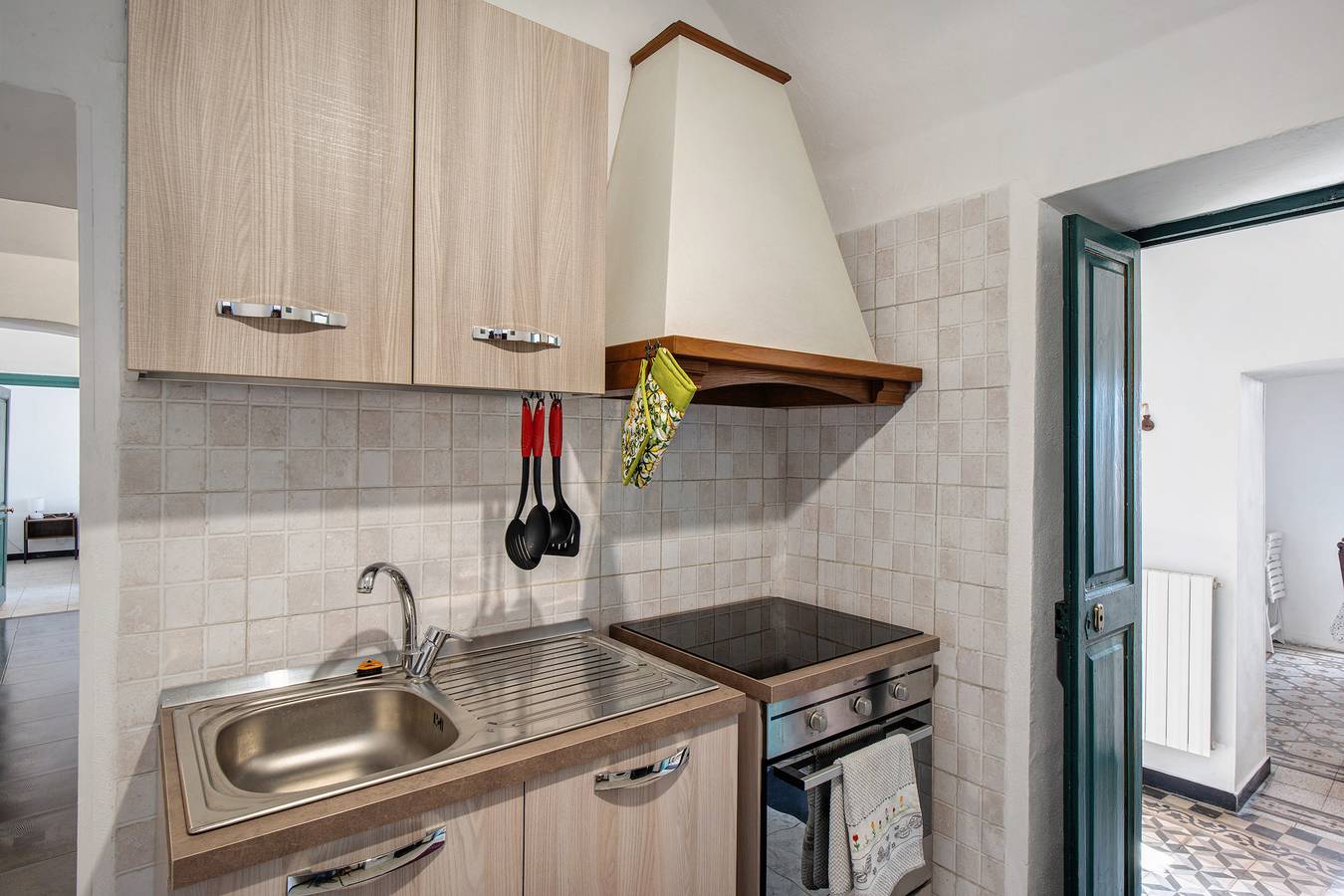Apartamento entero, Apartamento 'Nonna Vivaldi Relax' con vistas al mar, terraza privada y Wi-Fi in San Remo, Sanremo Municipio