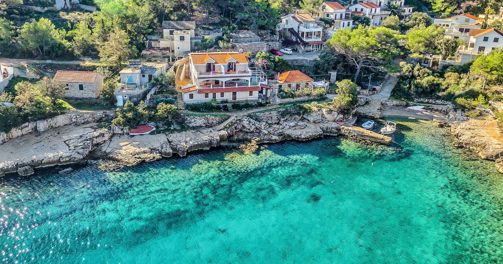 Ganze Wohnung, 2-Zimmer-Ferienwohnung am Strand Basina, Hvar A-5699-c in Vrboska, Hvar