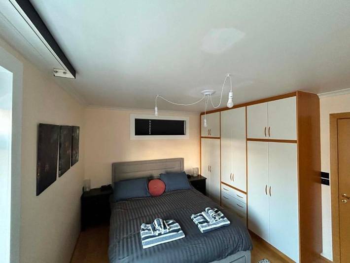 Ganze Wohnung, Schickes Reihenhaus mit Ausblick, Teleskop, Balkon, Grill in Siglufjörður, Fjallabyggd