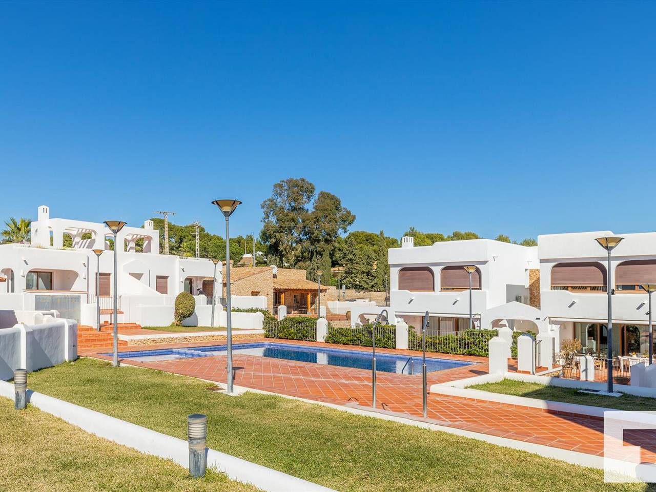 Modern Villa in Calpe: Private Terrace, Pool, A/C, Parking, Next to Nautical Club in Carrio, Calpe