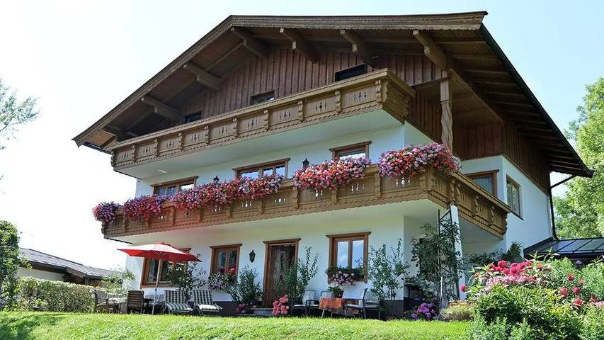 Vakantiewoning voor 6 personen, with Balkon and Terras as well as Tuin in Walchsee