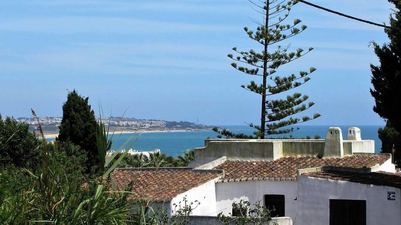Ganze Wohnung, Apartamento Vila Mourisca mit Meerblick, Wlan und Balkon in Alporchinhos (Atlantikküste), Porches