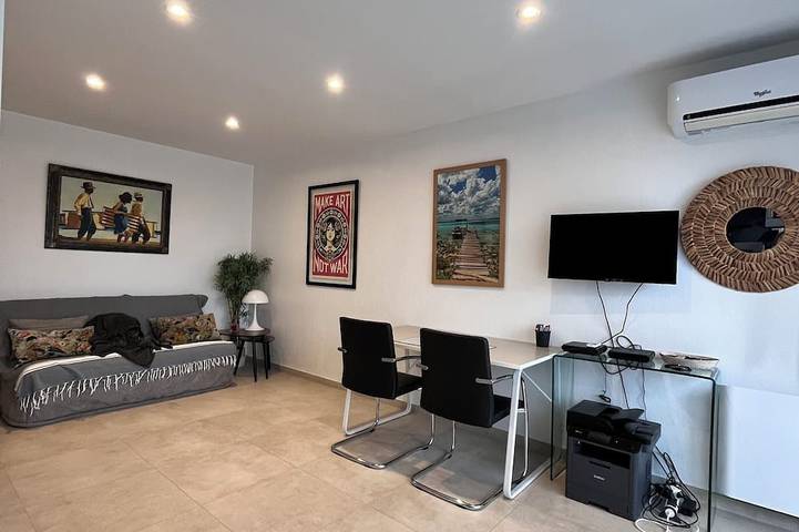 Appartement entier, Studio tout confort, jardin privatif, piscine et mer à 2 minutes à pied in Antibes, Côte méditerranéenne (France)