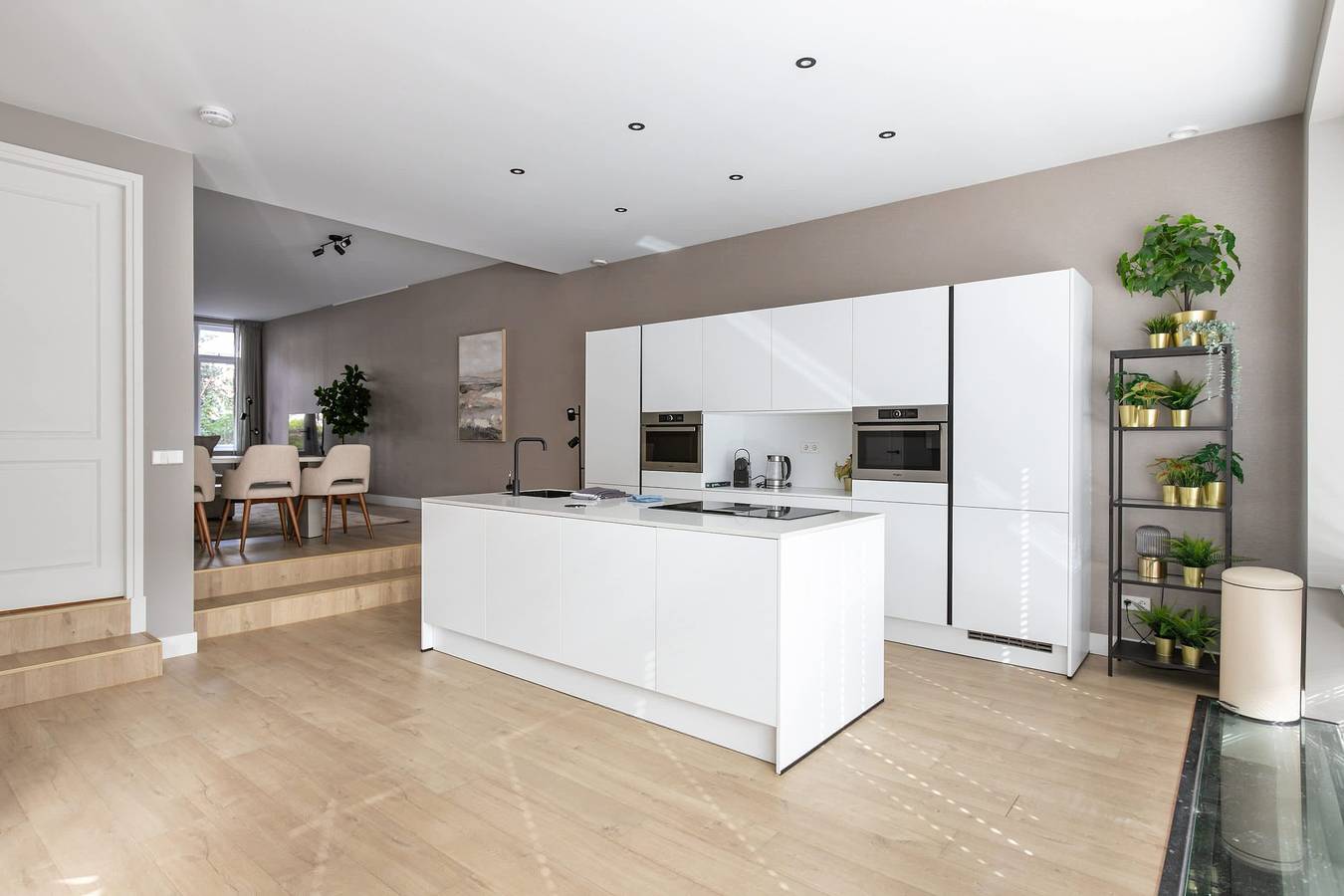 Appartamento intero, Spacious Blijdorp Home with 4 Double Beds in Rotterdam, Olanda Meridionale