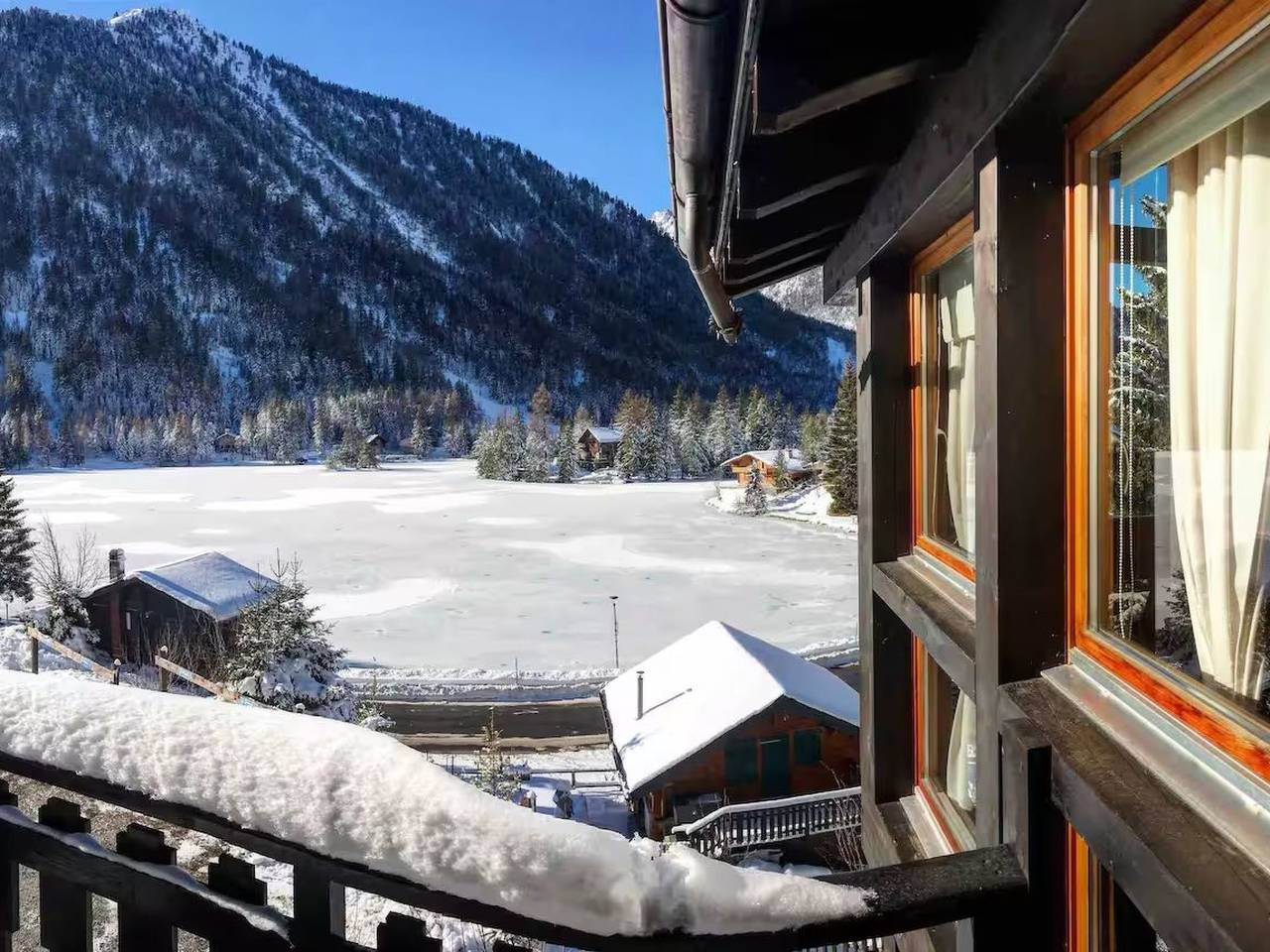 Chalet mit Seeblick, Jacuzzi, Sauna und Garten in Champex-Lac, Orsières