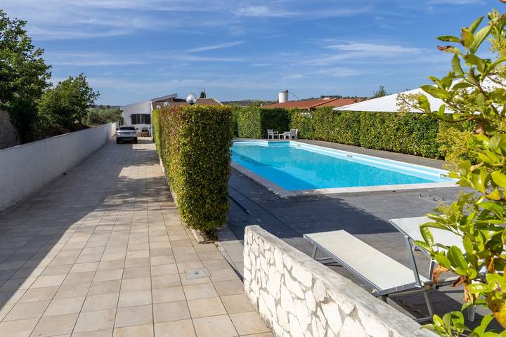Casa vacanza per 7 persone, con Giardino a Santa Maria del Focallo