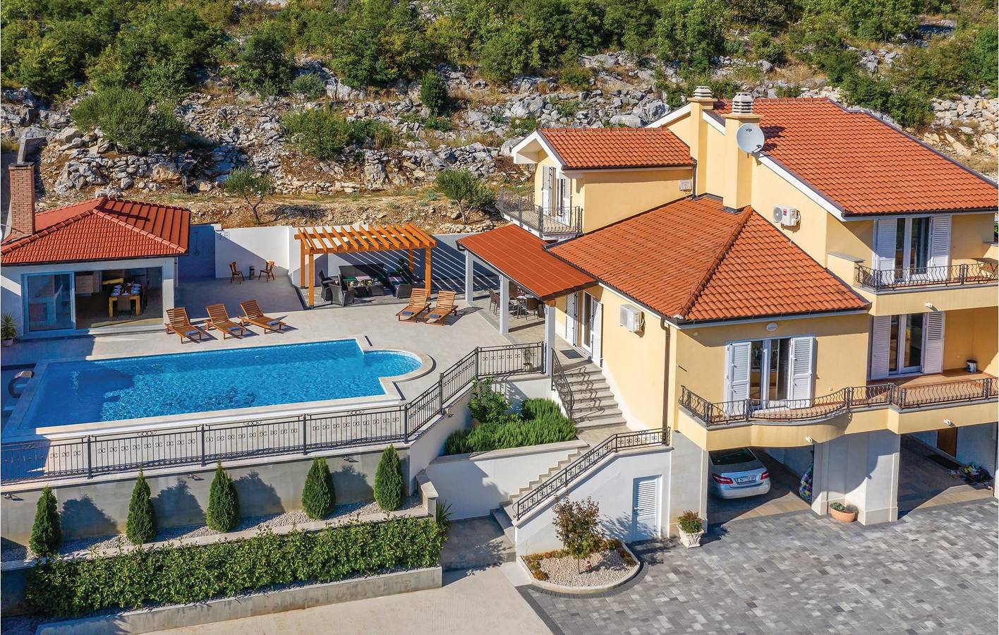 Moderne 2-Zimmer-Wohnung mit Pool, Terrasse und Garage in Vrgorac in Makarska Riviera
