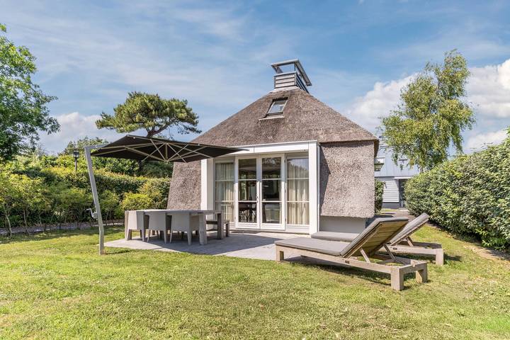 Bungalow voor 6 personen, with balkon/terras and sauna as well as terras in Schoorl