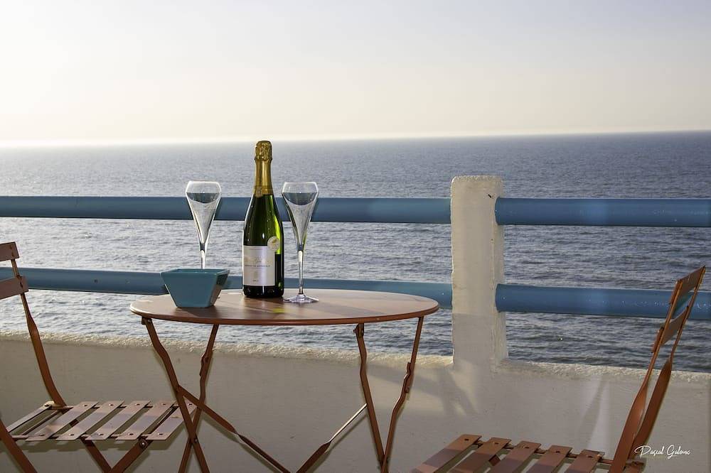 Entire apartment, Villa \"Le Courlis \"panoramic sea view direct beach access in Le Tréport, Dieppe region