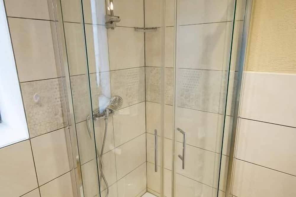 Apartamento inteiro, New, modern furnished vacation home (50 sqm) for 2 persons with fully equipped kitchen in Arnbruck, Baviera Oriental