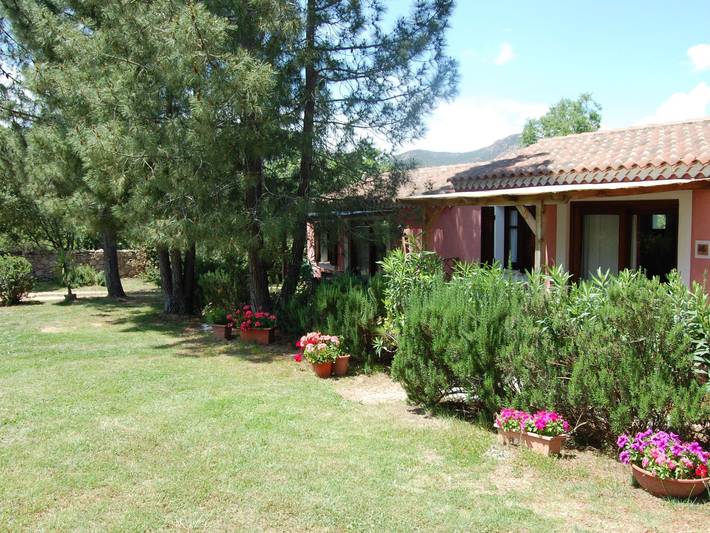 Agriturismo per 2 persone, con Balcone e Terrazza nonché Giardino e Piscina in Barbagia