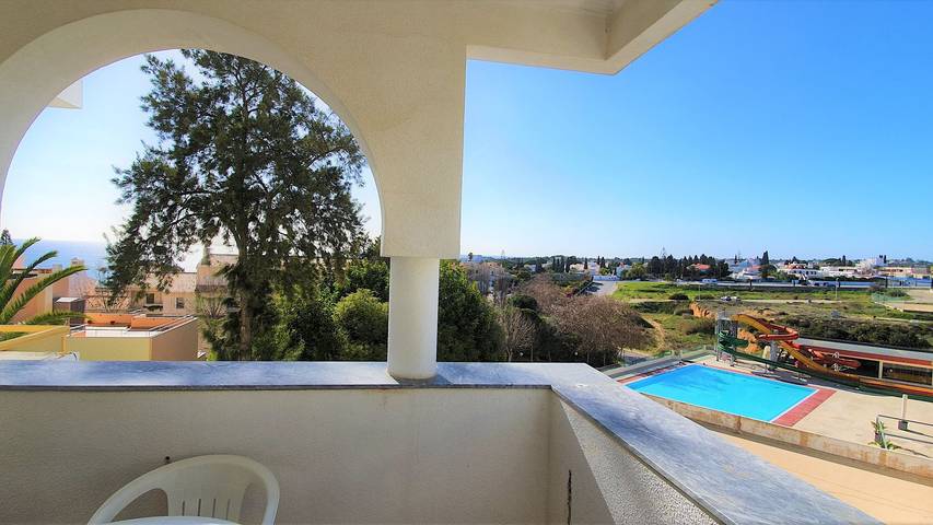 Apartamento entero, Apartamento de vacaciones para 4 personas con balcón in Alporchinhos, Porches