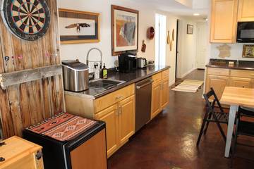 Bed And Breakfasts for 10 Guests in Sandy, Utah, Picture 3