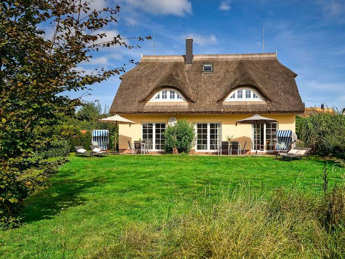 Ferienwohnung für 9 Personen, mit Terrasse und Garten sowie Sauna in Prerow