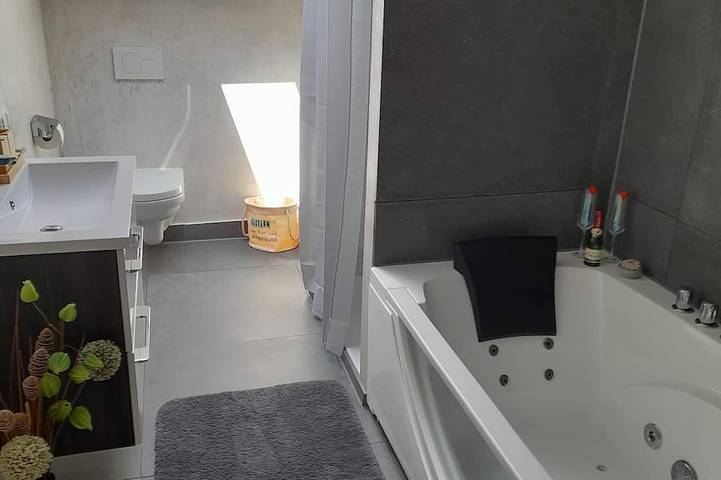 Ganze Wohnung, Großzügige und familienfreundliche Ferienwohnung (haustierfreundlich) in Ainring, Rupertiwinkel