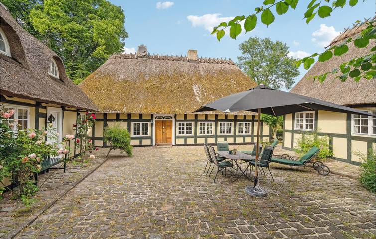 Ferienhaus für 12 Personen, mit Ausblick und Garten sowie Sauna und Terrasse