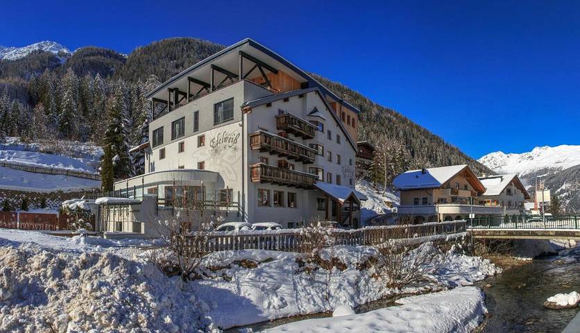 Hotel voor 2 personen, with tuin and sauna as well as uitzicht in Kaunertal